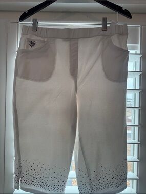 Quack Factory Dream Jeannie’s Women's White Embellished below Knee-Length Capri
